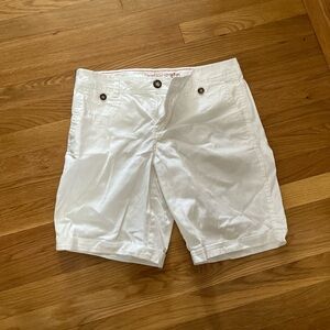 Dockers White Bermudas Classic Style